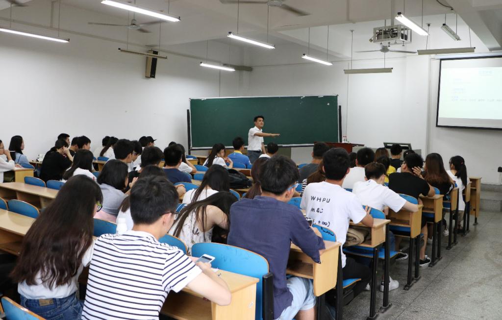 我院三鼎奖学金宣讲会顺利举行 