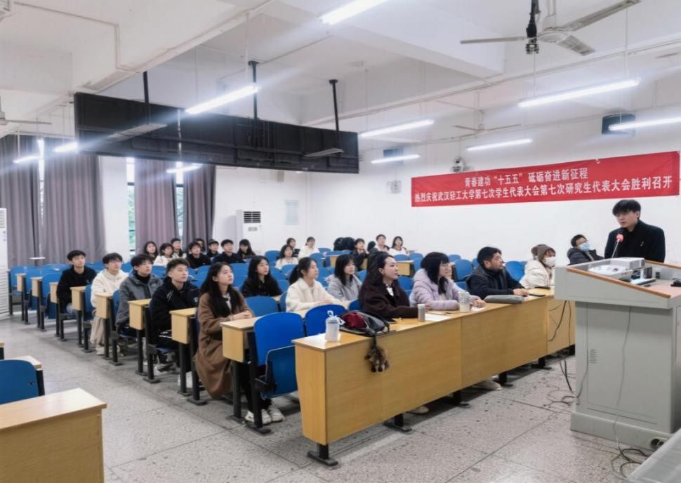 艺术设计学院环境设计专业圆满完成2026届本科毕业设计中期答辩