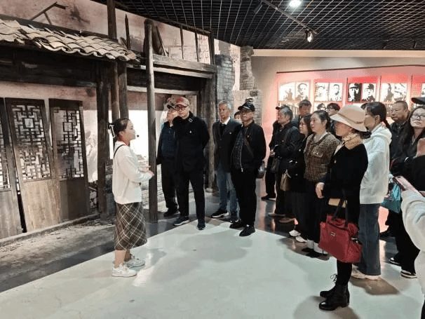 艺同红｜艺术设计学院与学府社区联合开展10月主题党日活动