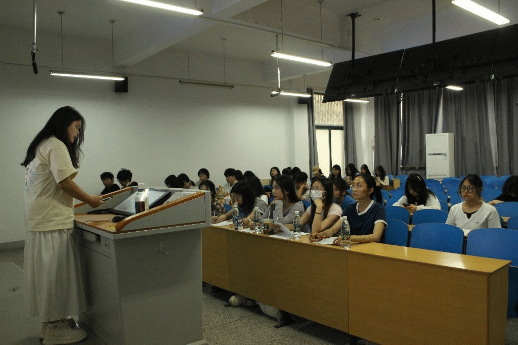 艺同红|艺术设计学院成功举办“悦学习·跃青春”——2025年“百生讲坛”优秀主讲人院赛