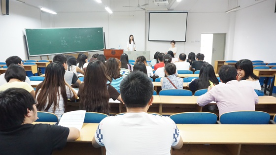 职场招聘，学姐助威—艺传学院2016届毕业生首场招聘会顺利进行