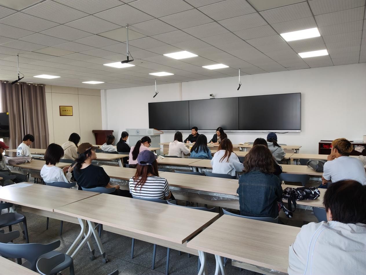 我院2025-2026-2学期期中学生及教师座谈会顺利召开