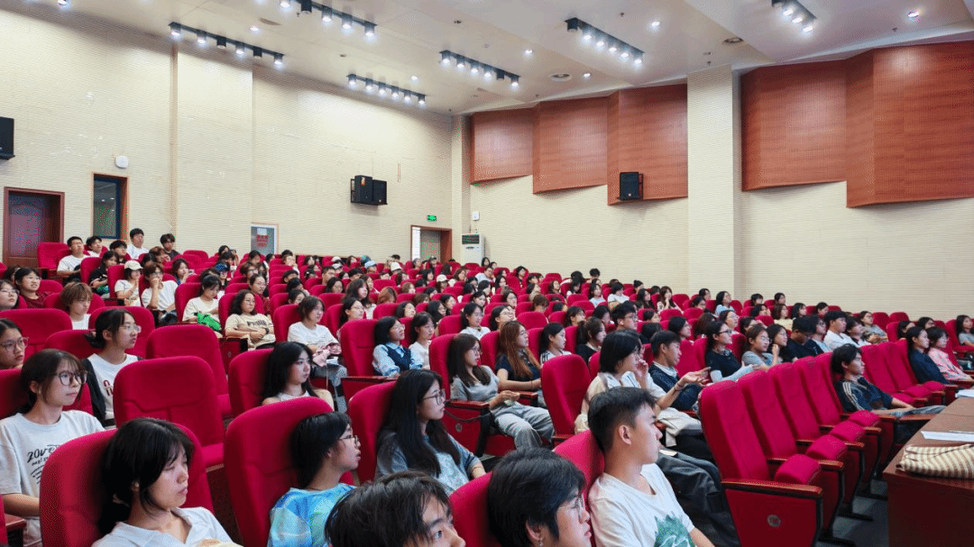 学院事 | 学院组织入学教育系列先导课 多维赋能新生启航大学新程