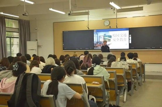 艺同学 | 学校保卫处开展交通安全教育活动